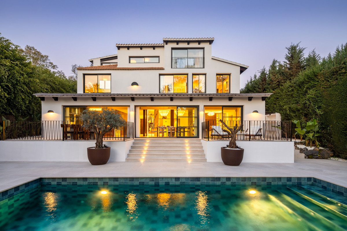 5 Bedroom Detached Villa in Nueva Andalucía