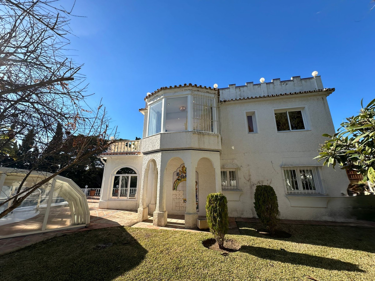 5 Bedroom Detached Villa in Marbesa