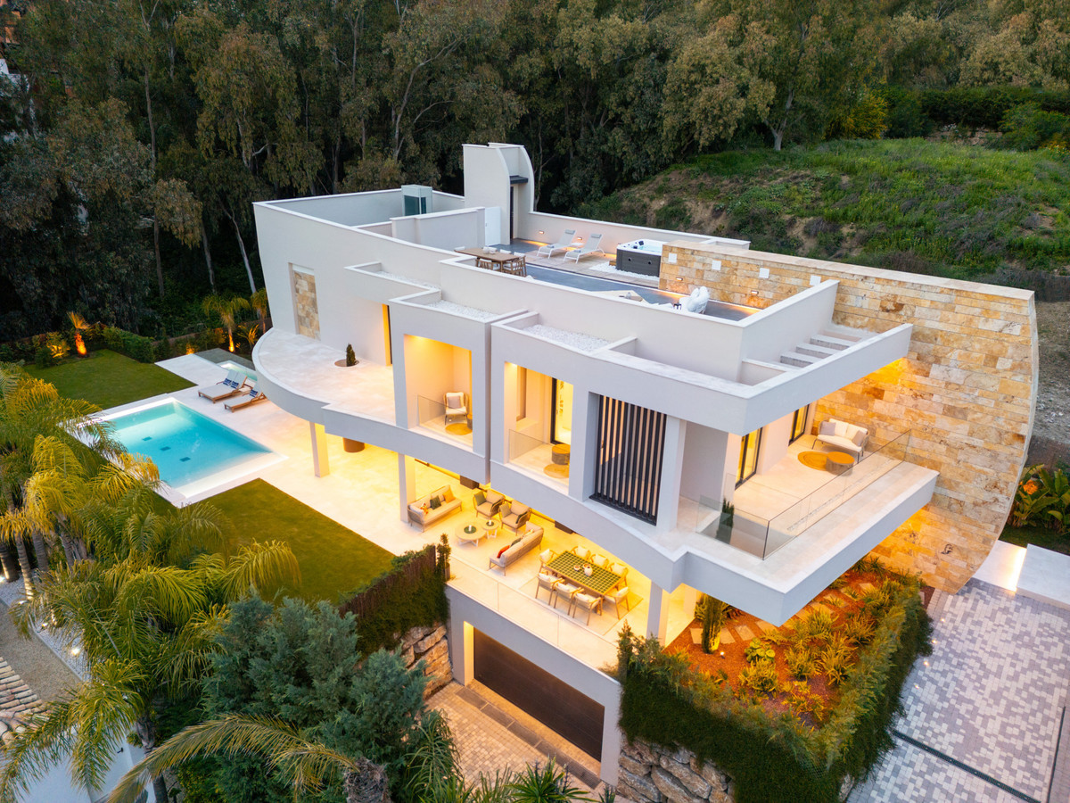 5 Bedroom Detached Villa in Nueva Andalucía