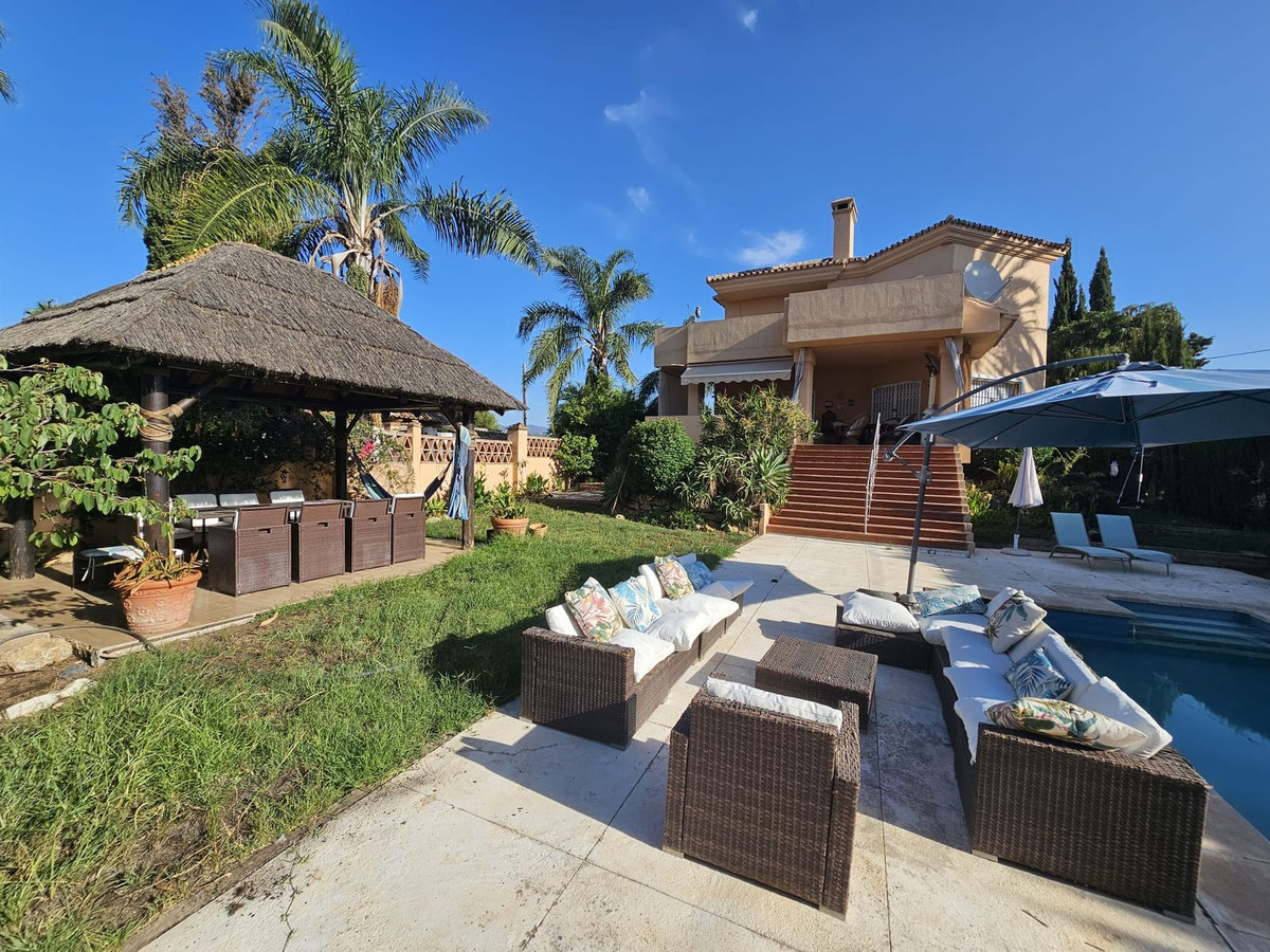 5 Bedroom Detached Villa in Nueva Andalucía