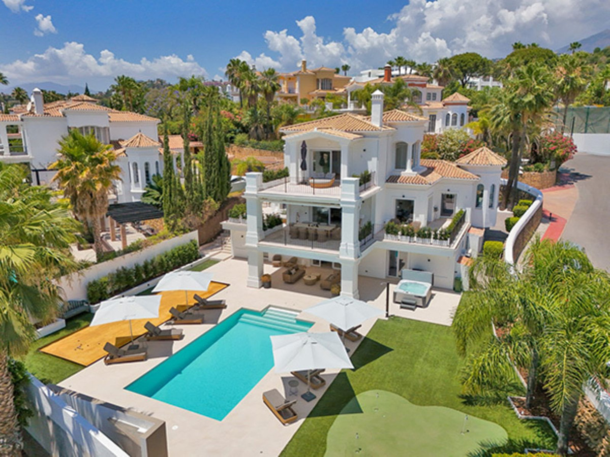 5 Bedroom Detached Villa in Nueva Andalucía