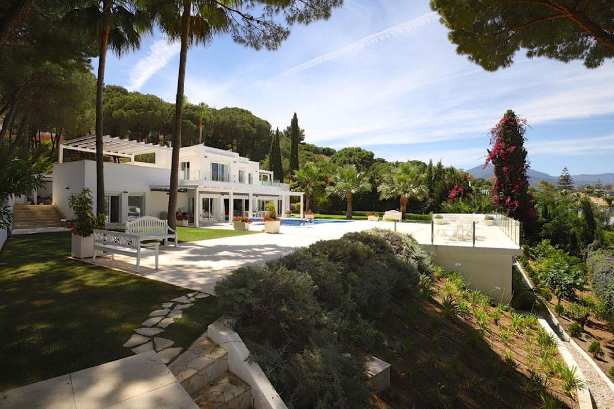 6 Bedroom Detached Villa in Nueva Andalucía