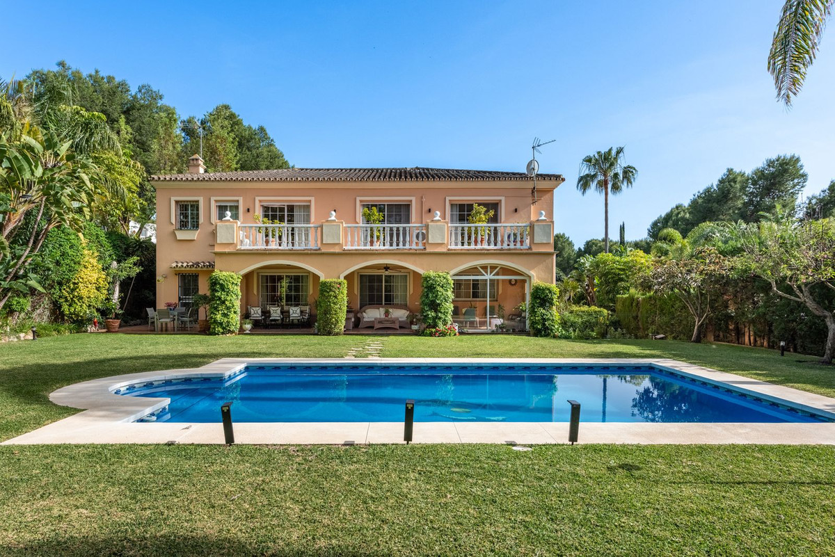 5 Bedroom Detached Villa in Nueva Andalucía