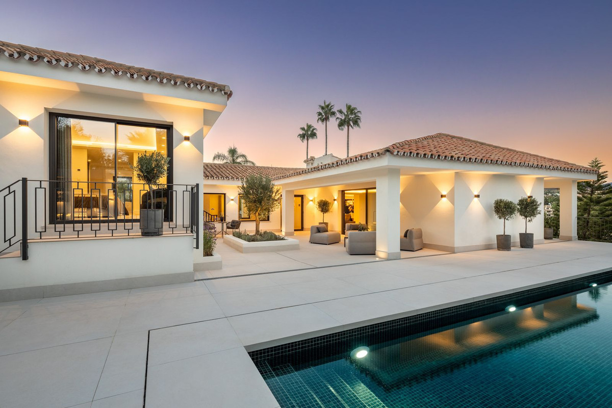 5 Bedroom Detached Villa in Nueva Andalucía
