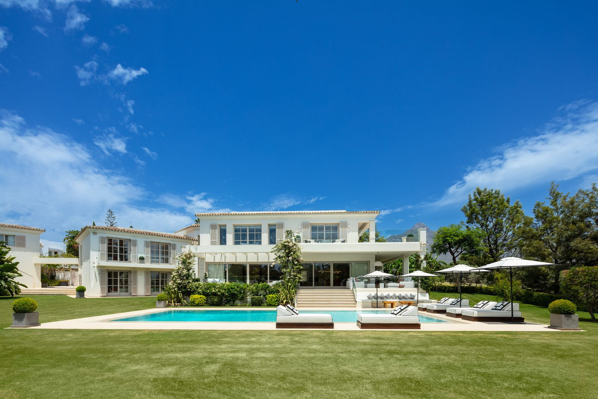 6 Bedroom Detached Villa in Nueva Andalucía